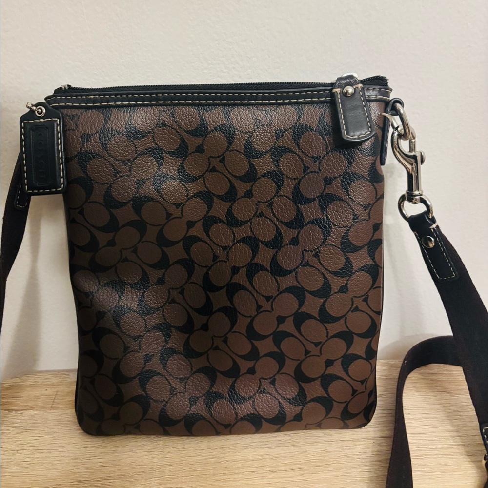 Coach Signature Logo Brown Leather Crossbody Classic
Bag Purse - Picture 3 of 8